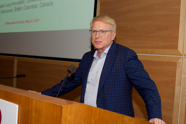 Le Dr Gordon Francis (Centre for Heart Lung Innovation, St. Paul’s Hospital et UBC), conférencier principal de la Journée de la recherche.