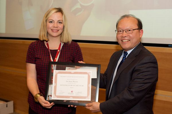 Dr. Katey Rayner (left) received the Investigator of the Year Award at Research Day from Dr. Peter Liu, Chief Scientific Officer, UOHI