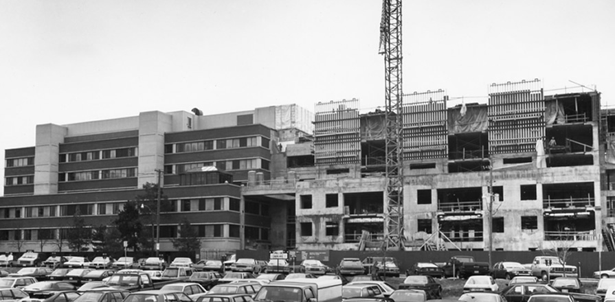 Construction de la phase 3 de l’Institut de cardiologie de l’Université d’Ottawa, 1987-89