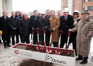 Le 15 janvier 2015, de nombreux dignitaires politiques et dirigeants institutionnels ont bravé le froid pour prendre part à la cérémonie officielle d’inauguration des travaux d’expansion de l’Institut de cardiologie de l’Université d’Ottawa.
